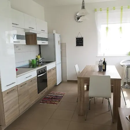 Apartment Apartman Nina